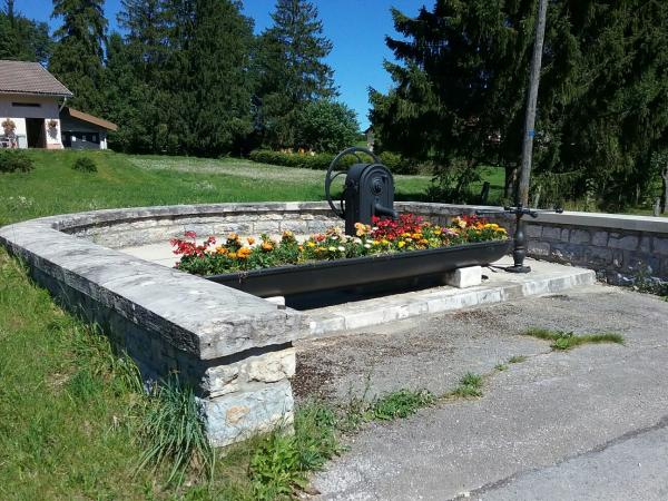 Fontaine vue angle gauche rapprochée