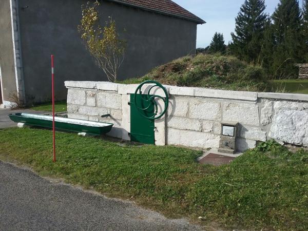 Fontaine vue angle droite rapprochée après travaux
