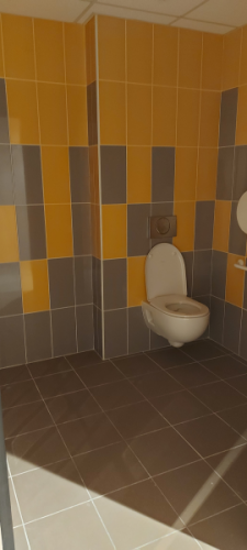 Pôle scolaire toilette