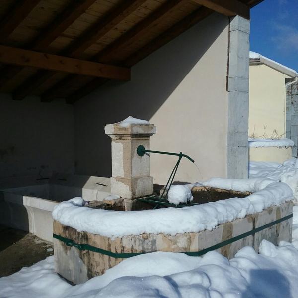 Fontaine vue angle gauche rapprochée