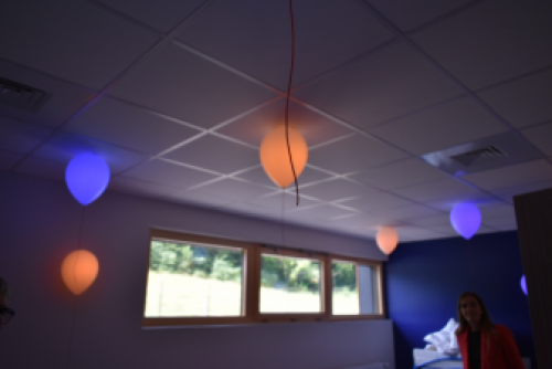 Pôle scolaire salle de sieste allumée