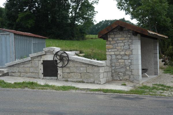 Fontaine vue face après travaux